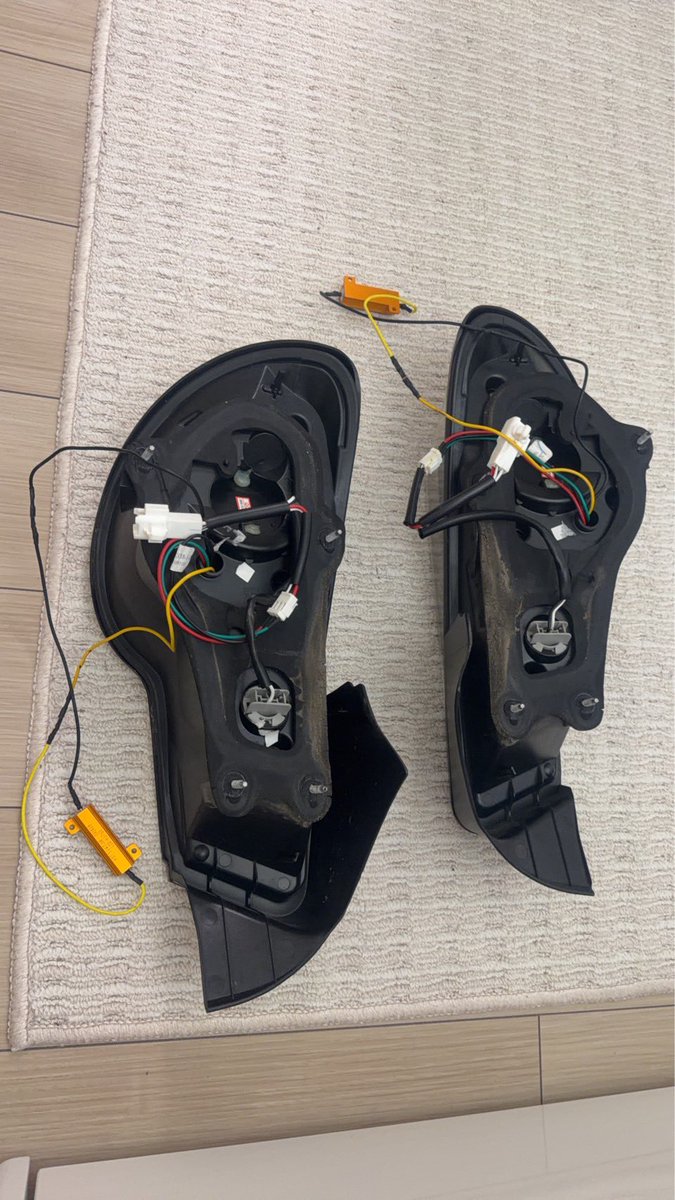 cot6_'s tweet photo. 86 BRZで78ワークスのテールランプ欲しい人いない？？？
2.5万で考えてるんだけど……
値下げ交渉可(値段設定ムズい) https://t.co/se4UDpk7Mw