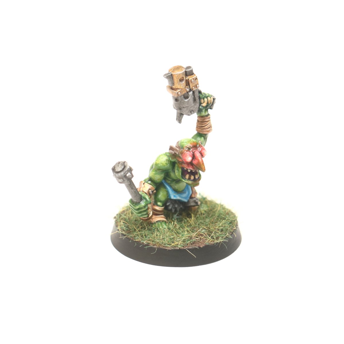 8aka's tweet photo. #warhammer #ORKS #Gretchen  完成
6体目、今回OSL（Object Source Lighting…特定光源法）に挑戦してみました
結果は御覧の通りの有様だけど何度かやってればコツも掴めて来るのでしょう
肌の色味は過去一好きな感じになった
残り4体。。。 https://t.co/hdGCcHwW68