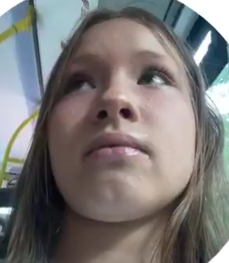 Krol_Macius_I's tweet photo. „Wyrok wydali, wyrok wykonali. Żywcem pogrzebali. Na fali, skurwysyny, co, co? Kpiny?
To nowiny! Czyżby zrzedły wam miny?”

Dokładnie tak jak opisuje @szahermaher.

Dziewczyna z koleżankami rozsiadła się w komunikacji miejskiej tak, że normalny człowiek nie mógł usiąść. Jeden z pasażerów w kulturalny, spokojny sposób zwrócił im uwagę – argumentując higieną i komfortem innych.

Zamiast „przepraszam, zaraz się przesuniemy” – dostał histerię, krzyk, wyzwiska i nagranie, które miało go zniszczyć.

I co? Poszło w eter: „patus, cham, menel, stary dziad”.
Bo jak ktoś śmie zwrócić uwagę rozkapryszonym pannicom, to od razu „molestuje”, „agresywny”, „mowa nienawiści”.

A jak wychodzą fakty, że to one prowokowały, nagrywały eskalację i udawały ofiary – to nagle cisza. Albo jeszcze większe oburzenie, że ktoś „naskakuje na młode dziewczyny”.

Podobny schemat co u @KonfituraWAkcji  (cos wiecej w komentarzu) – prowokacja, agresja, a potem wrzucamy tylko fragment z „ofiarą”.

Polskie elity przeproszą tego człowieka? 

Czy znowu dostanie 3 lata za „mowę nienawiści”, bo ośmielił się upomnieć i wychować?

Czas skończyć z tą chorym narracją, w której chamstwo i brak szacunku jest chronione, a uprzejma uwaga – karana.

PFK Nowiny – celnie to ująłeś.

Ludzie, nie dajmy się robić w balona.

#sprawiedliwość #komunikacjamiejska #prowokacjemedialna