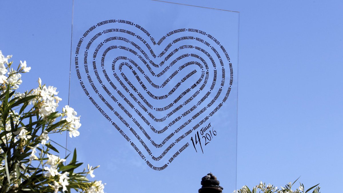 F3cotedazur's tweet photo. 14 juillet 2016  🤍 Nous n’oublierons jamais.

https://t.co/90YDhqbteb https://t.co/hLUwMtkZfr