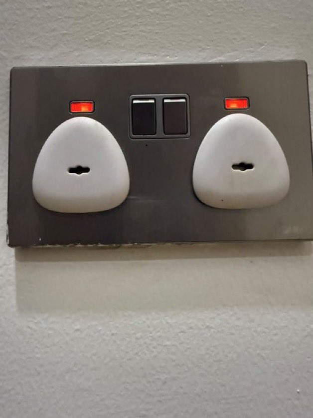 Its_shee_'s tweet photo. I have just moved in to my apartment but where tf am I supposed to plug my chargers 😭 https://t.co/O9mZyEzvjP