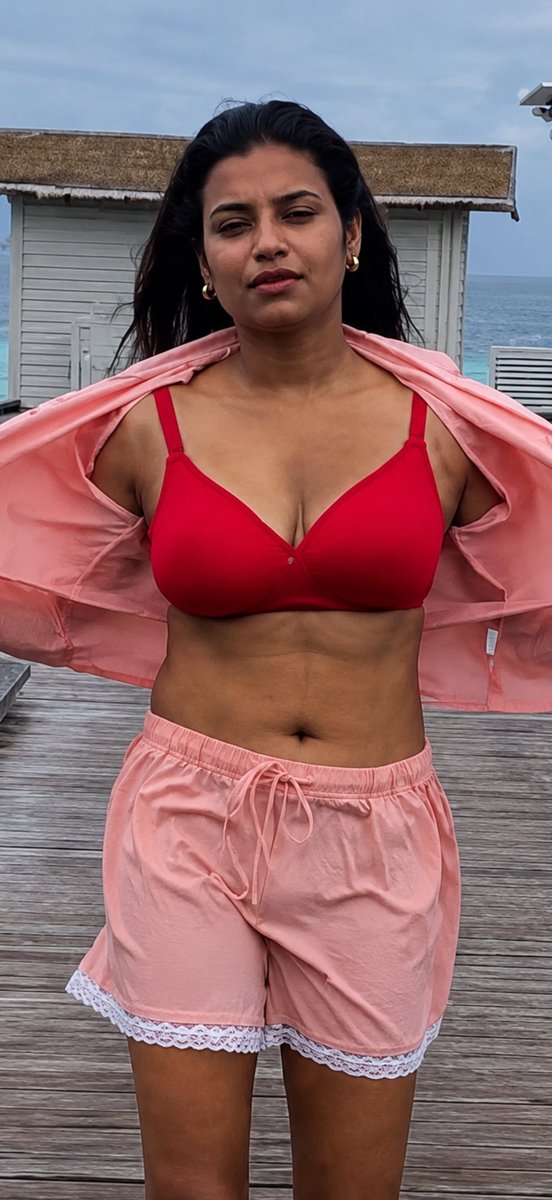 ManasaIyengar84's tweet photo. Honeymoon heat -Hubby said yes… so she's  opening up for men here 

Lusty Tuesday vibes 🍑 😈 🫦 https://t.co/qq5T2fblwj