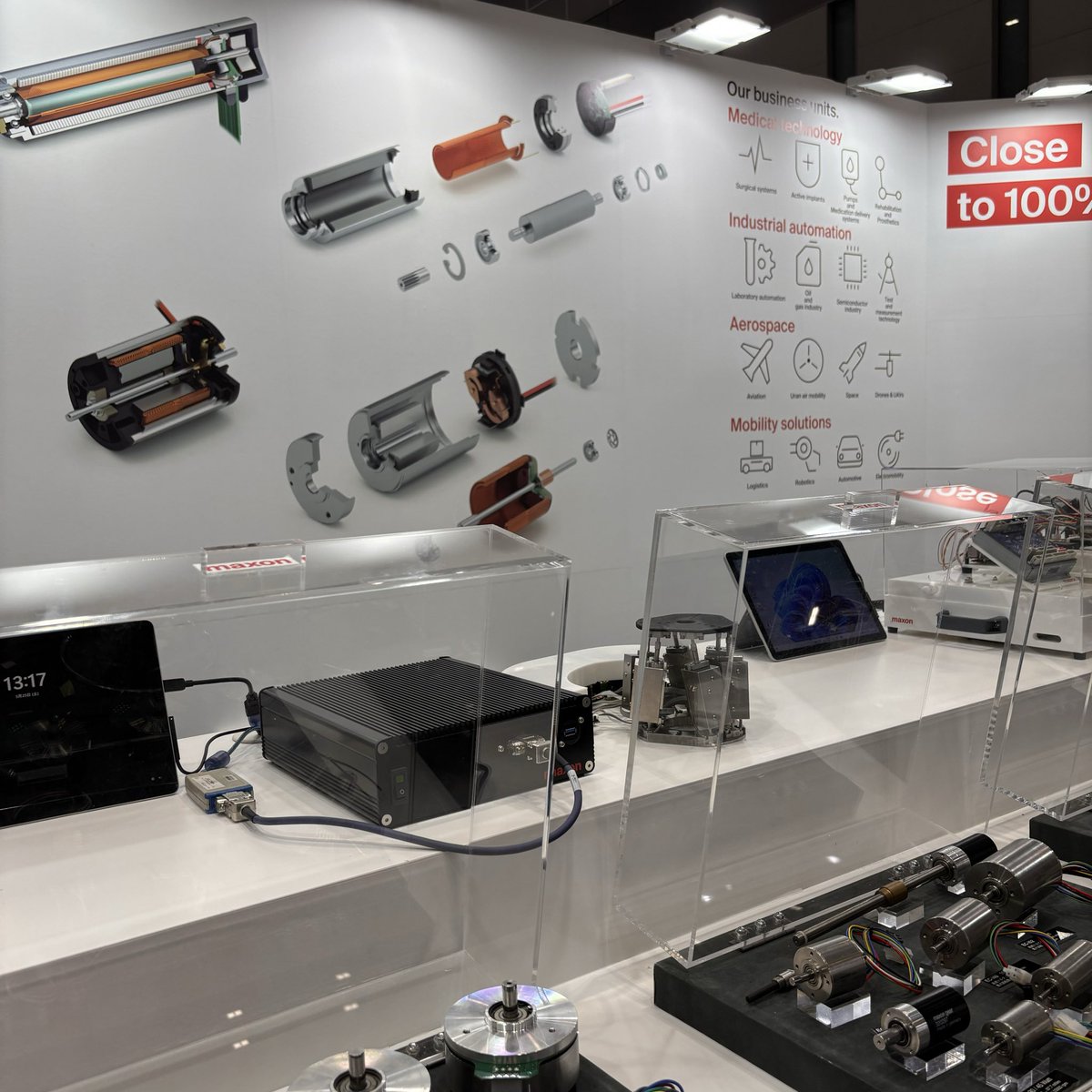 maxonJapan30's tweet photo. 明日から3日間！

テクノフロンティア　モータ技術展に出展いたします！

東京ビッグサイト　
西2ホール
2-S26ブース

マクソンジャパンのブースにぜひお立ち寄りください！

只今、出展準備中！ https://t.co/Dl8329cpHS