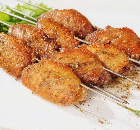 xmehmet66's tweet photo. Craving crispy fried skewers with spicy cumin Found the best late-night street snack in the city—warm, savory, 10/10!， https://t.co/aGjREifDq0