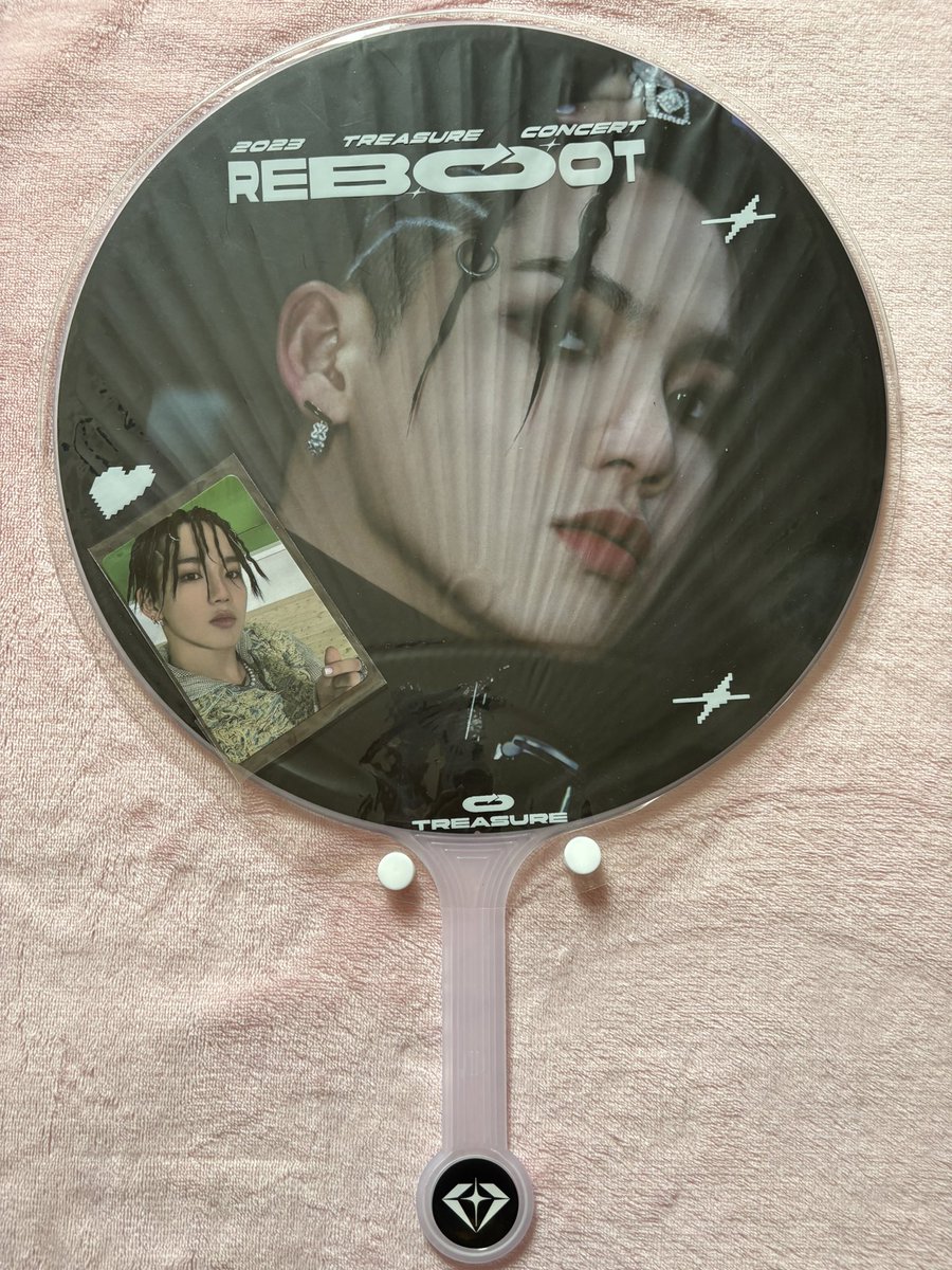lovelyfirstpop's tweet photo. ปล่อยพัด+การ์ด TREASURE 
อันละ 100-.
(เค้าซื้อมาหน้าคอน)TREASURE TOUR [PULSE ON]
🚚ส่ง50-.
🖇️เหมา370รส
‼️ถึงวันที่17 กค

❣️ผ่อนได้ รับของตอนผ่อนหมด (ราคาเต็มไม่มีส่วนลด)
‼️เดมมาดูเพิ่มเติมได้ค่ะ
Jihoon Hyunsuk Jaehyuk Junkyu
#ตลาดนัดtreasure #ตลาดนัดเด็กสมบัติ #ตลาดนัดเทรเชอร์ https://t.co/HJj3RPIBsF
