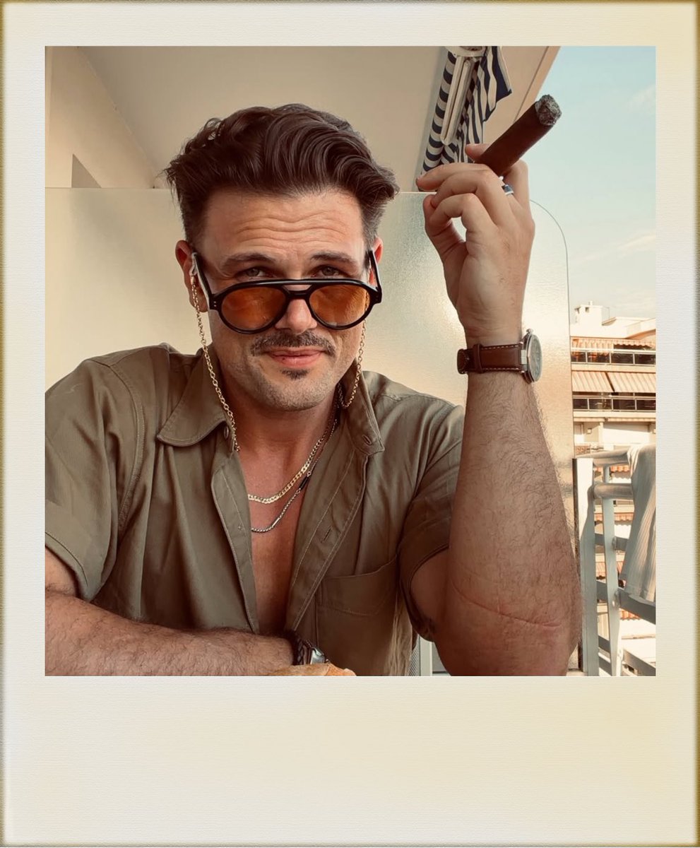CigJohn tweet media