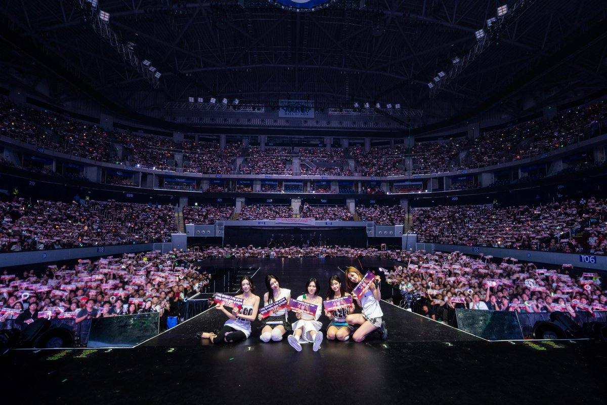 ITZYofficial's tweet photo. '퍼포먼스 퀸' ITZY, 월드투어 마닐라 공연 마무리! 
"우릴 향한 관객분들의 응원에 푹 빠진 시간"
https://t.co/HcMg2LAycY

#ITZY #MIDZY @ITZYofficial
#ITZY_TUNNELVISION
#ITZY_TNVS
#ITZY_WORLD_TOUR https://t.co/NJCoa0TCV2