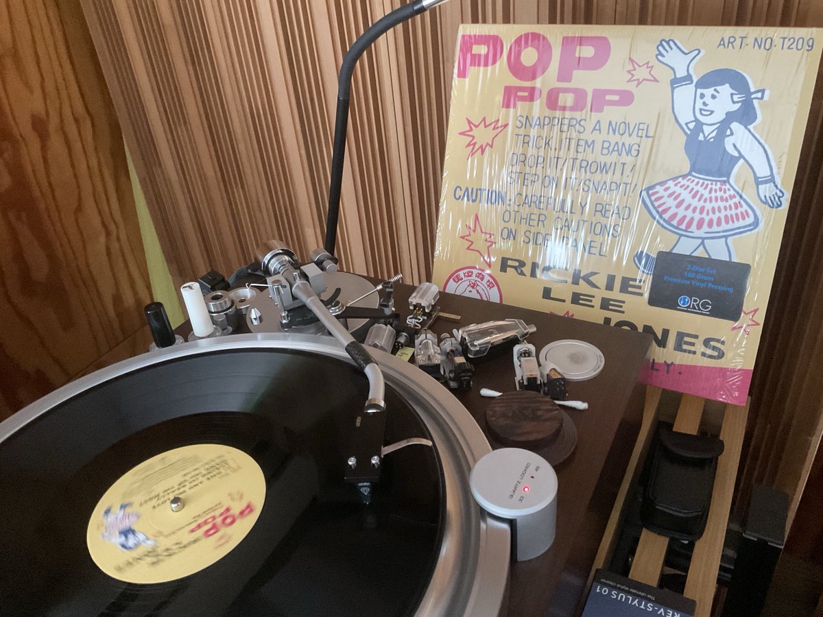 cantabile_audio's tweet photo. ただいま再生中
発売直後はSS誌上でもずいぶんチェックディスクとして使われましたね。
ユーザーさんの間ではこの人の声と歌い方が「？」だった方もおられて…「なぜこれがチェックディスク？」との声も

こちらもQobuzで聴けます。
https://t.co/iC5pCW10MN https://t.co/m7v0OPuQmN