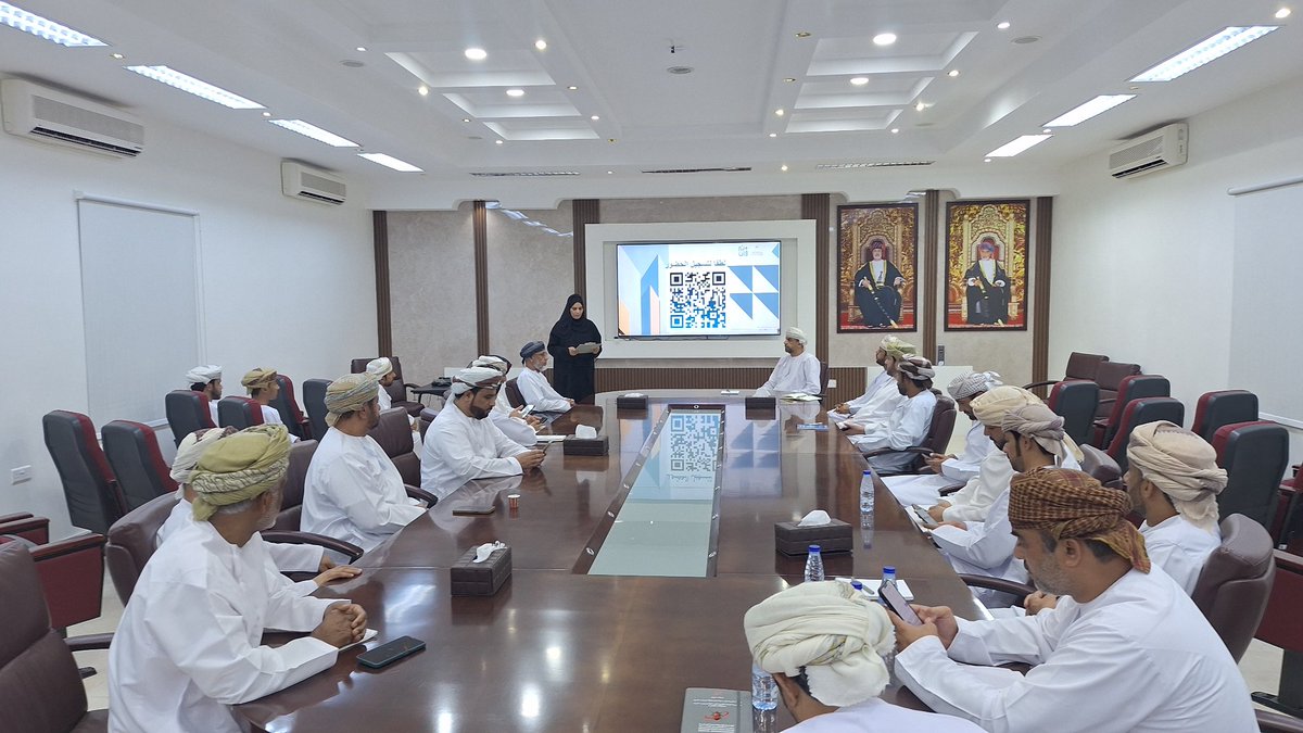 MAFWR_Dhahira's tweet photo. في إطار خطة المديرية لرفع كفاءة الموظفين في القطاع الإداري والمالي نُفذت اليوم ورشة عمل حول جهاز تتبع المركبات الحكومية، وذلك تماشياً مع رؤية الوزارة في التحول الرقمي وحوكمة الأصول العامة كما يهدف إلى إدارة وتنظيم أسطول المركبات ومراقبة حركة السيارات وتحليل سلوك القيادة والصيانة https://t.co/WuZD2w8v0h