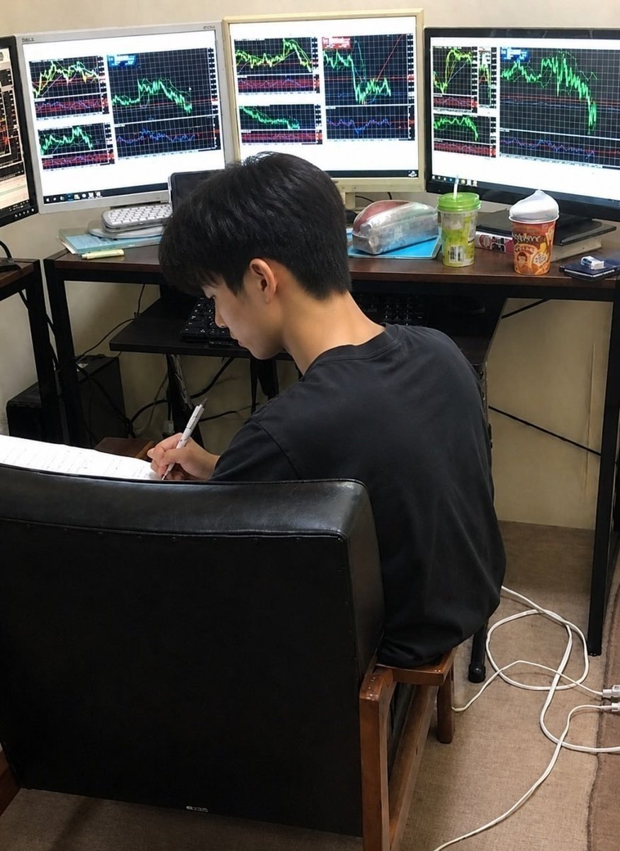 Nissy_0325's tweet photo. 昨日、母の話に本当にたくさんの反響をいただきました。
「どうやって資産を築いたのですか？」
一番多かった質問です。
母は笑いながら、こう言いました。
「株で勝つ近道なんてないよ。」
多くの初心者の方から、
「日本株って本当に儲かるんですか？」
と聞かれます
でも、私の答えはいつも同じです https://t.co/3Entqj2Obn
