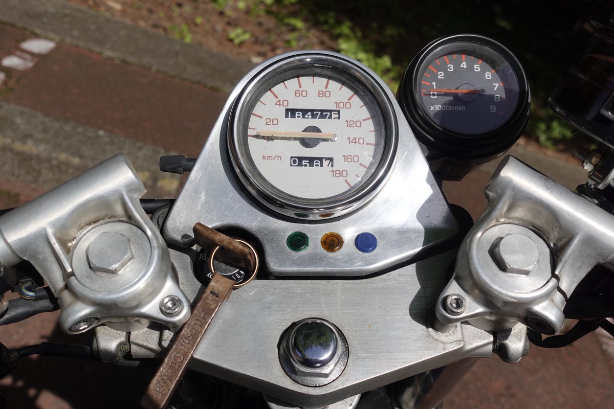 HitoshiOikawa's tweet photo. 限定解除してから初めて買ったバイクに原点回帰します。

#srx
#srx600
#3sx
#yamaha https://t.co/L3Jr3lHset