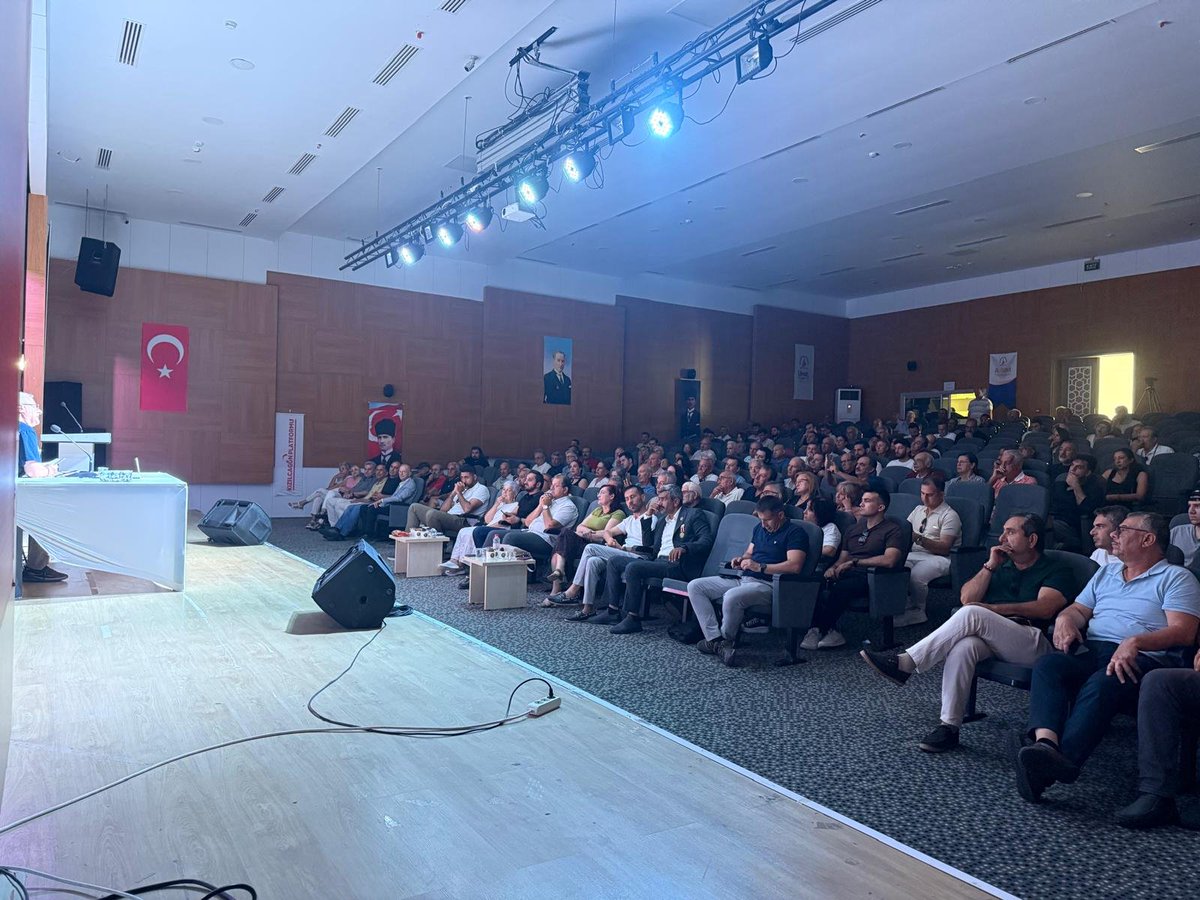 cvpantalya's tweet photo. 11 Temmuz 2026 tarihinde Antalya'da gerçekleştirdiğimiz KızılcaGün Platformu "Açılım Tehlikesi ve Milli Birlik Paneli", sadece bir etkinlik değil; vatanımızın bölünmez bütünlüğüne olan inancımızın gür bir çığlığı oldu.
​Kürsüden yükselen her hakikat, salondan yükselen her alkış cumhuriyete olan sarsılmaz bağlılığımızın kanıtıydı. Bizleri yalnız bırakmayan konuklarımıza, gecesini gündüzüne katıp maddi-manevi desteğiyle bu salonu ayağa kaldıran tüm dava arkadaşlarımıza yürekten minnettarız.
@kizilcagunp
