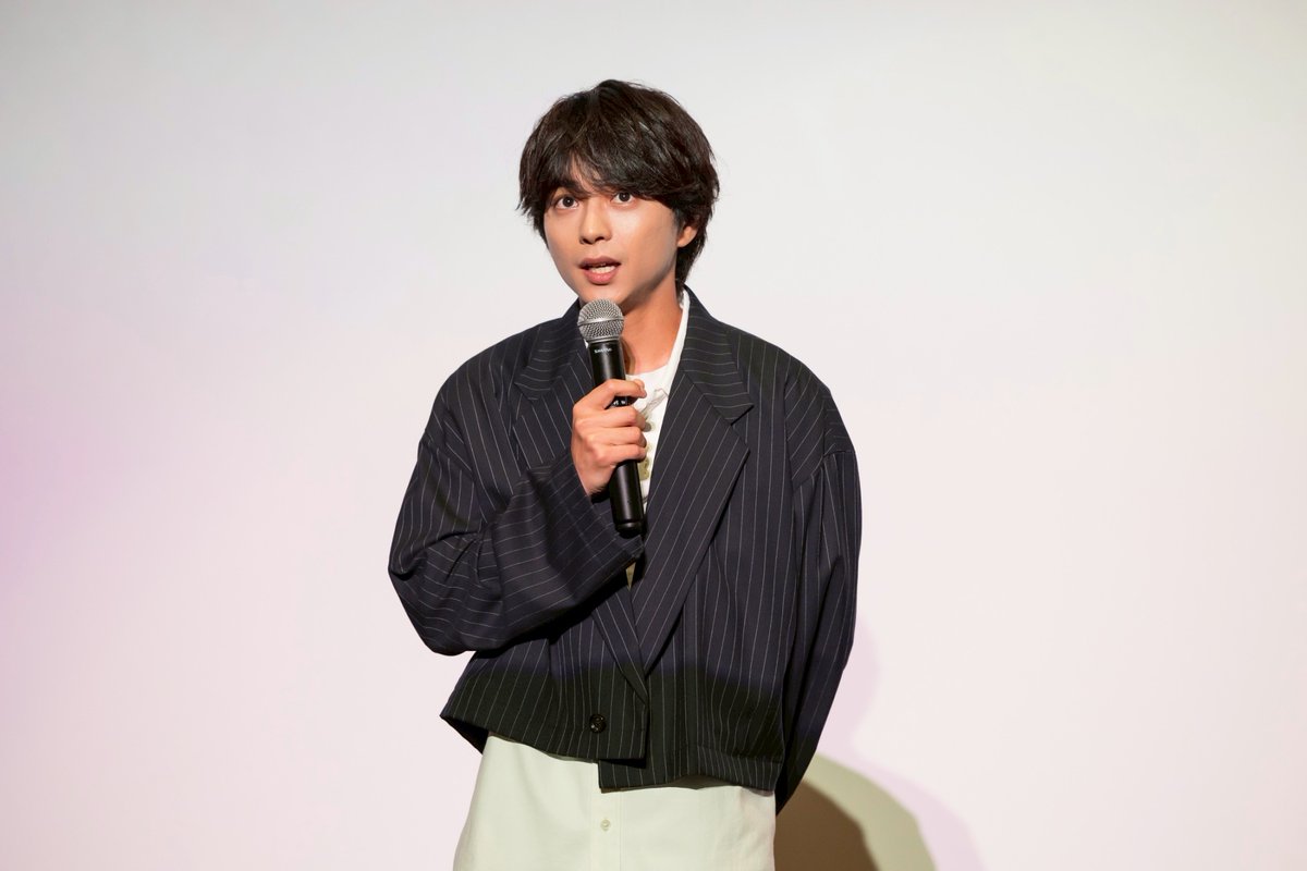 kimi_hana_movie's tweet photo. ◤#映画きみはな オフィシャルレポート到着🎆◢

先日大阪で開催された、特別試写会にて
佐藤勝利さん(timelesz)と原菜乃華さんが登壇！

本編上映後に開催された舞台挨拶では
佐藤さんが「いい作品でしたか？」と観客の皆さんに
問いかけると、場内からは温かい拍手が👏

原さんが「今日が3度目まして」と明かすと、
「だいぶ打ち解けてきた」と言う佐藤さん。
お互いの印象についてもお話しされました🗣️

その後は、役を演じた思いや、
佐藤さんがtimeleszとして
主題歌を担当した「消えない花火」についてなど、
作品に関して語っていただきました！

最後は、お二人から皆さんへ一言ずつ
メッセージをいただき、イベントは幕を閉じました。

7月17日(金)公開✨
佐藤勝利(timelesz) 原菜乃華 高橋李依 / 横澤夏子