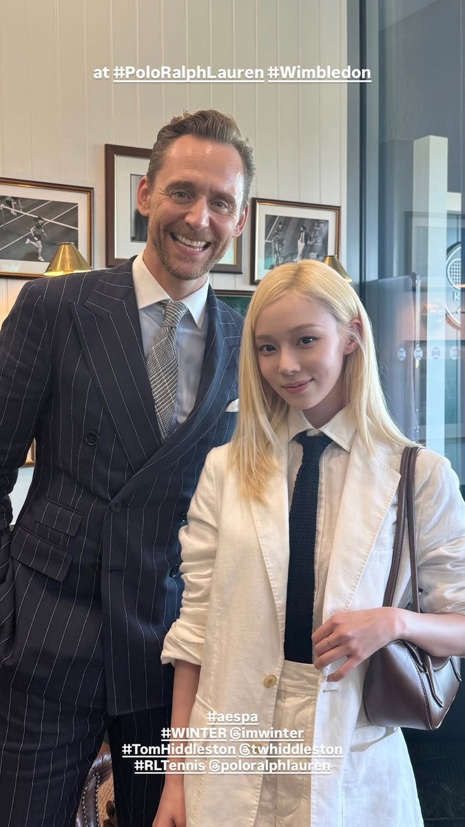 WINTER_THAILAND's tweet photo. น้องหนาวกับคนดัง ระหว่างเข้าร่วมชมการแข่งขัน 2026 Wimbledon Championships กับ Ralph Lauren ในกรุงลอนดอน ประเทศอังกฤษ 🎾

🏴󠁧󠁢󠁥󠁮󠁧󠁿 คูณทอม ฮิดเดิลสตัน นักแสดงชาวอังกฤษ
🇯🇵 คุณเคน วาตานาเบะ นักแสดงชาวญี่ปุ่น
🇰🇷 รุ่นพี่ WOODZ นักร้องชาวเกาหลี
🇹🇭 คุณแอน ทองประสม นักแสดงและผู้จัดละครชาวไทย

WINTER AT WIMBLEDON 2026
#WINTERxWimbledon
#윈터_윔블던으로가자
@RalphLauren