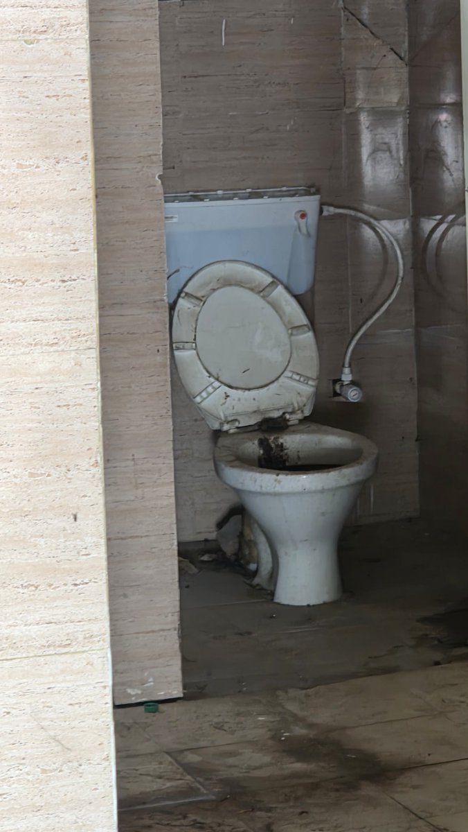 NoidaNovra's tweet photo. This is Rohillapur Sector 132 Public Toilet near major IT destinations , world class facilities from @noida_authority , @CeoNoida @tejpalnagarMLA @RanjanTomar @dr_maheshsharma @prchandna @rockme26 @vinodsharmanbt https://t.co/toGGh8Thbr