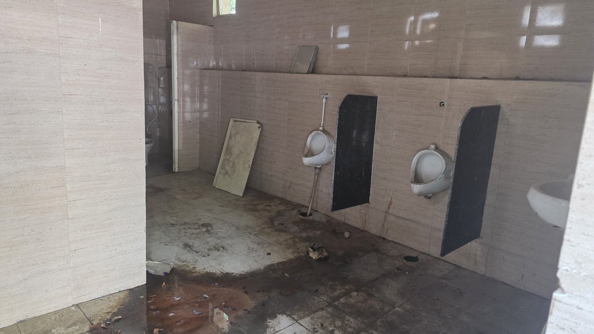 NoidaNovra's tweet photo. This is Rohillapur Sector 132 Public Toilet near major IT destinations , world class facilities from @noida_authority , @CeoNoida @tejpalnagarMLA @RanjanTomar @dr_maheshsharma @prchandna @rockme26 @vinodsharmanbt https://t.co/toGGh8Thbr