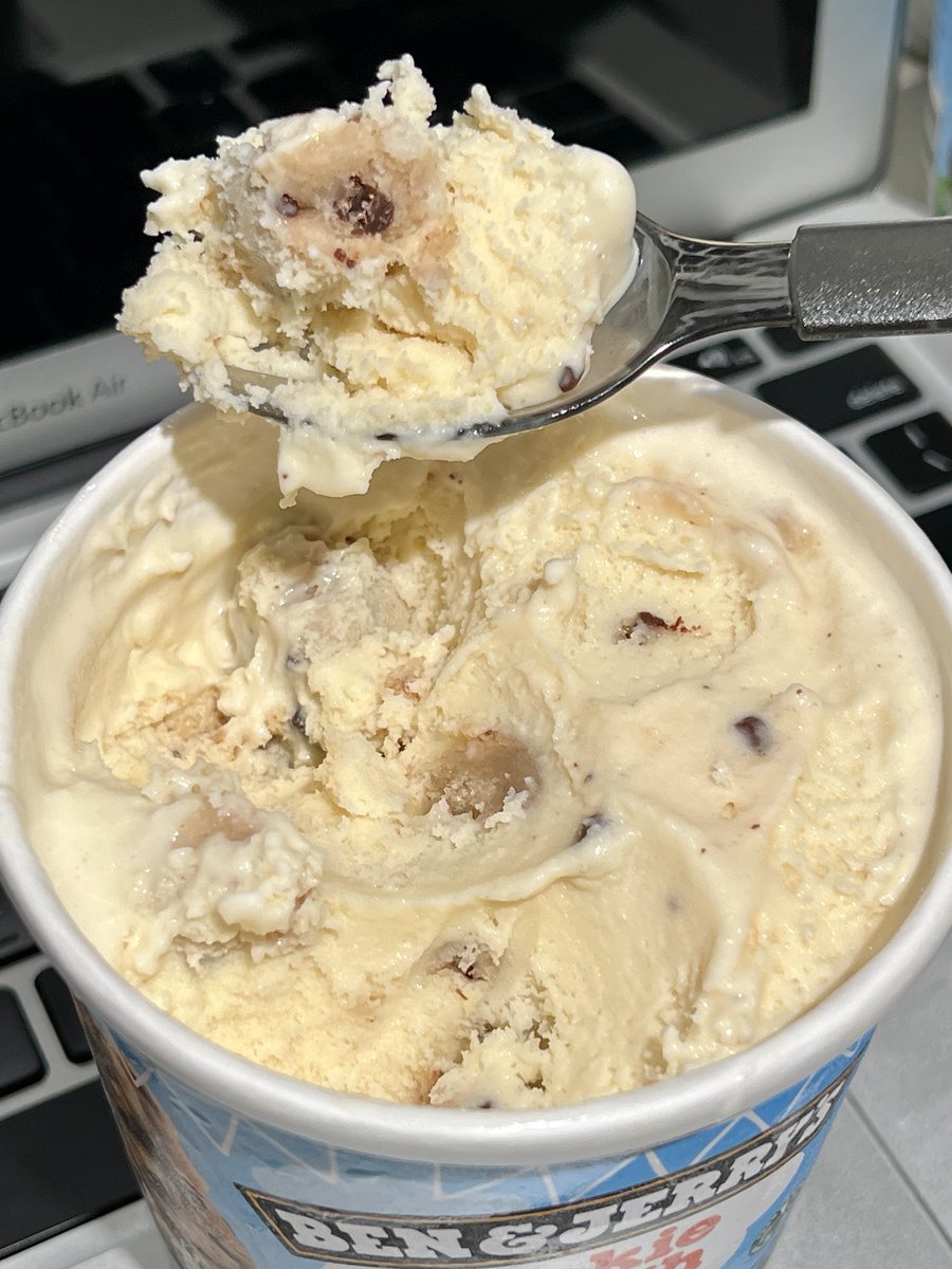 eWdvFaEinwrn12D's tweet photo. Just borrowed a cup of sugar from my new neighbor—she brought it over with a homemade chocolate chip cookie on the side! Small, sweet moments make the best neighborhood vibes. https://t.co/ZhfgV0FchS