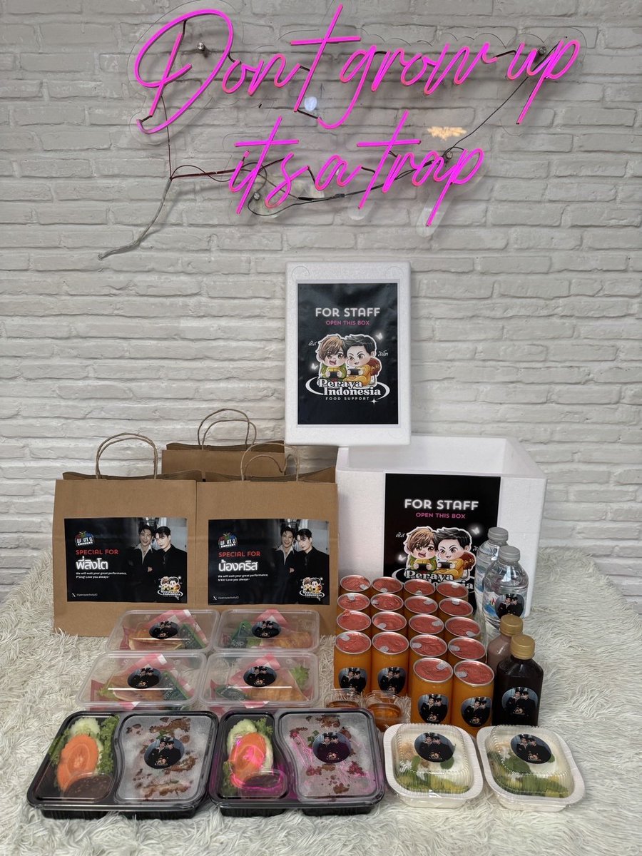 MahasiswaPeraya's tweet photo. Aku mau share aja beberapa vendor yang pernah aku pakai selama ngirim food support atas nama Peraya Indonesia di @perayactivityID

Mungkin bisa membantu kamu yang mau send food support tapi ga ada kenalan di Thailand, atau mau kirim sendiri aja (yang pasti interfans friendly) https://t.co/qdo09h0GFq