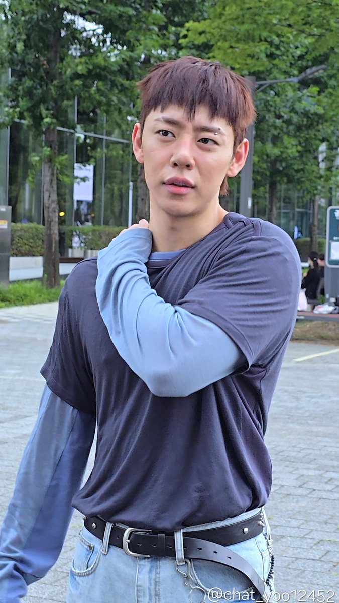 chat_yoo12452's tweet photo. 260714 더쇼 나비란 정대현 일일팬매 💙

#JUNGDAEHYUN #나비란 #BAP #대현 #정대현 https://t.co/8cjEsd6QK6