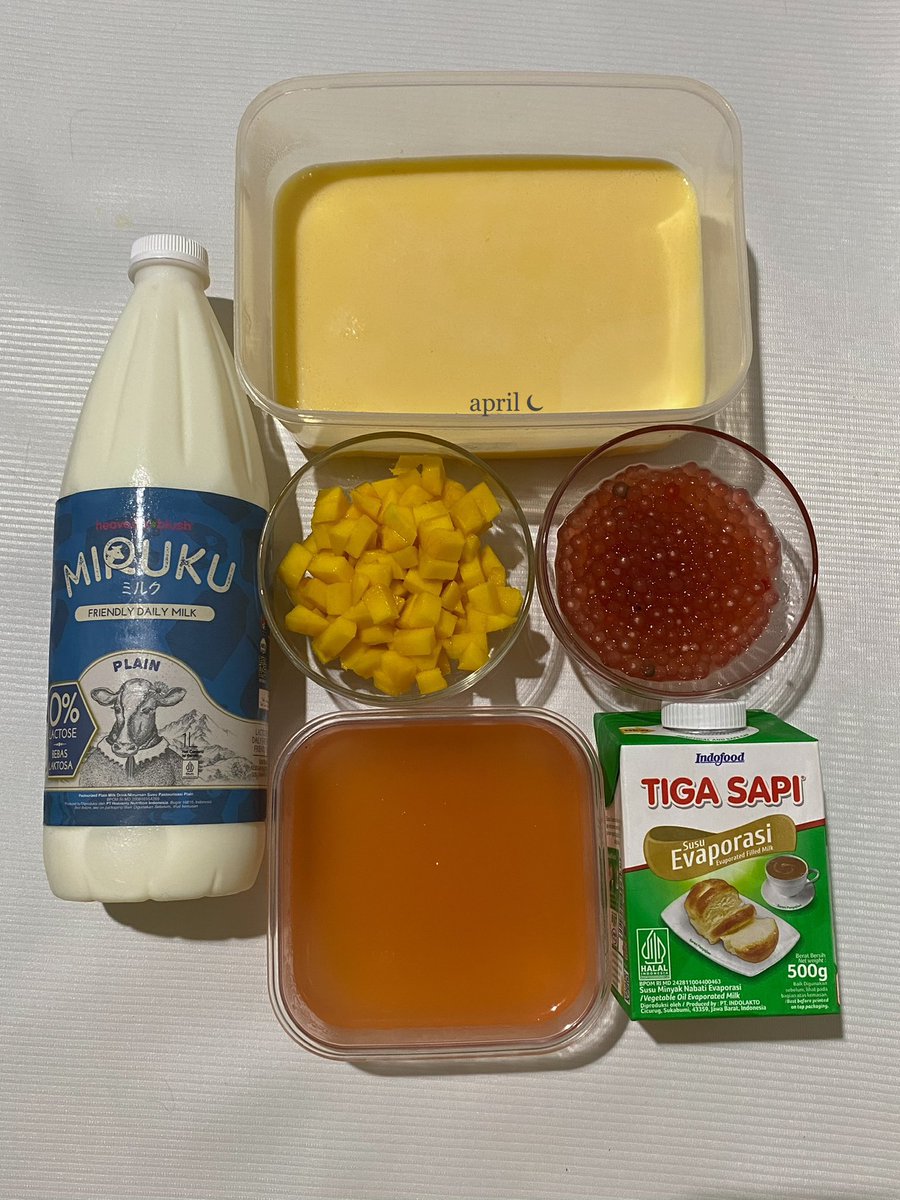 journeywithApr's tweet photo. mulai masuk musim mangga jadinya aku buat ✨mango sago✨ pake susu Miruku
versi #bakingApril 🥭🥥🥣 https://t.co/K4A9RUnohd