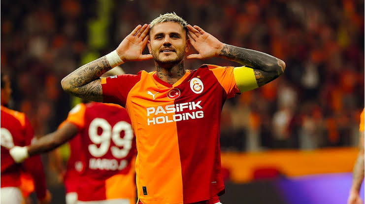 Xspor_tr's tweet photo. 🗣️ Okan Buruk: "Transferde yavaş hareket etmemizin nedenlerinden biri Icardi'nin durumu.

Başkanımız ilgileniyor o konuyla. 2 ay geçti, henüz bir gelişme olmadı." https://t.co/5AHRWxqpN9