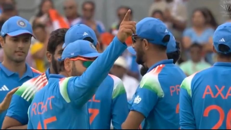 SelflessCricket's tweet photo. So, it was Rohit Sharma’s plan to bring Bumrah back into the attack for Harry Brook.

My captain is still the best in the business 🐐 https://t.co/No0PbrOugj