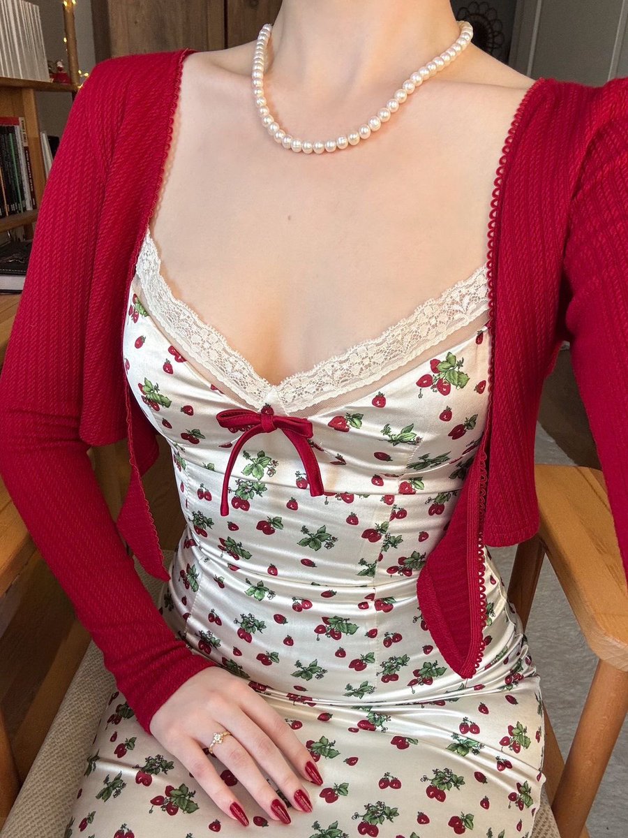 _littlegroves's tweet photo. pretty floral dress https://t.co/TGksxmIqO7