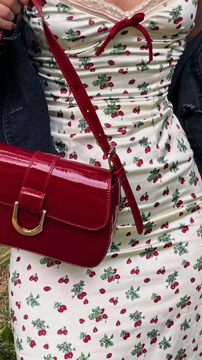 _littlegroves's tweet photo. pretty floral dress https://t.co/TGksxmIqO7