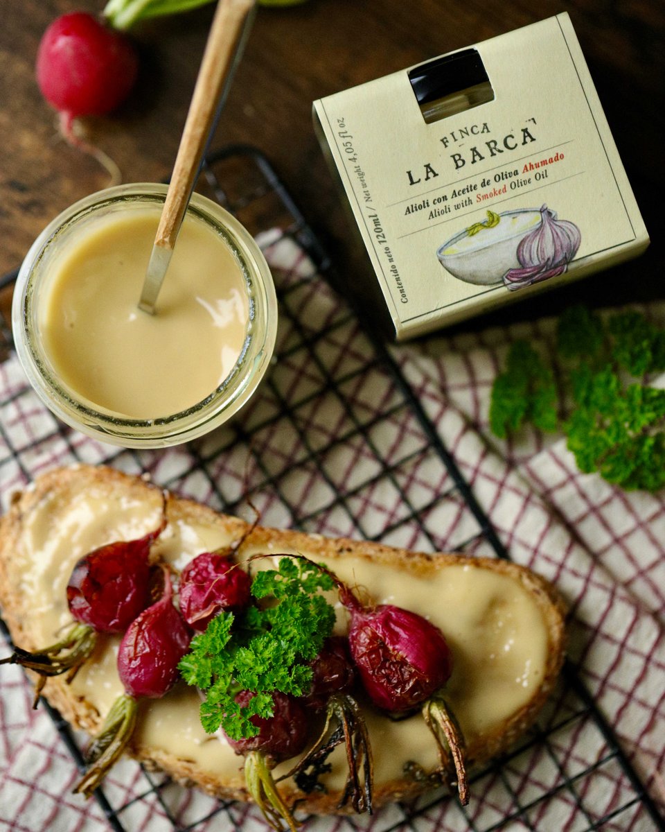 FincaLaBarca1's tweet photo. ¡Deliciosa tostada de rabanitos con todo el sabor de nuestro impresionante Alioli Ahumado Finca La Barca!
-
Delicious wild radish toast with all the taste of our amazing Smoked Aioli Finca La Barca!
#FincaLaBarca #AlioliAhumado #SmokedAioli #Tostada #Toast https://t.co/yvDVzXR8uk