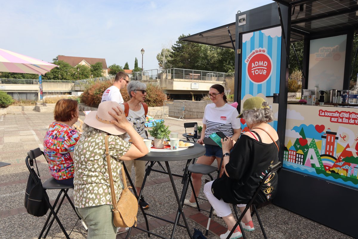 jeunesadmd's tweet photo. 📍 Étape 4 de l’#ADMDTour à Auxerre

Merci à Vincent Thill, délégué ADMD de l’Yonne, à l'équipe locale et à toutes les personnes venues échanger avec nous à la veille du vote historique sur le droit à l’aide à mourir.

📍 Rendez-vous demain à Paris !
👉 https://t.co/bDeAbB5i0J https://t.co/BxPepBDxY6