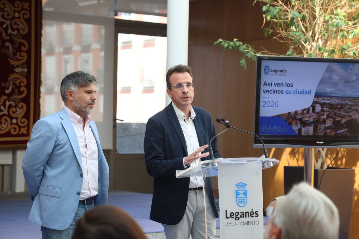 AytoLeganes's tweet photo. ➡️ El 75% de vecinos considera que #Leganés ofrece una calidad de vida "buena" o "muy buena" y confían en el futuro de la ciudad
📊 Una encuesta municipal de @sigmados sitúa la limpieza, la vivienda y la seguridad como las principales prioridades ciudadanas
📈 La organización de fiestas y eventos, la oferta deportiva, la movilidad y el desarrollo urbano, los ámbitos mejor valorados
🎙️ “Esta encuesta no se presenta para que el Ayuntamiento se felicite, sino para escuchar a los vecinos, que nos indican dónde debemos seguir mejorando", @marecuencopp 
🎙️ "Es una muestra clara de la vocación por la transparencia de este equipo de Gobierno", @CarlosULEG 
📲https://t.co/eZ2Ndbp7at
