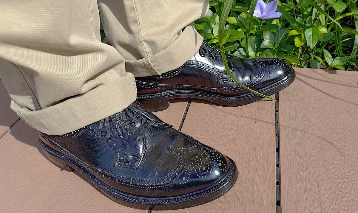 ktm_ymzk's tweet photo. 本日の古革靴活動👞
もう黒い靴は熱を吸収して厳しいw https://t.co/T0Cucp7KR3