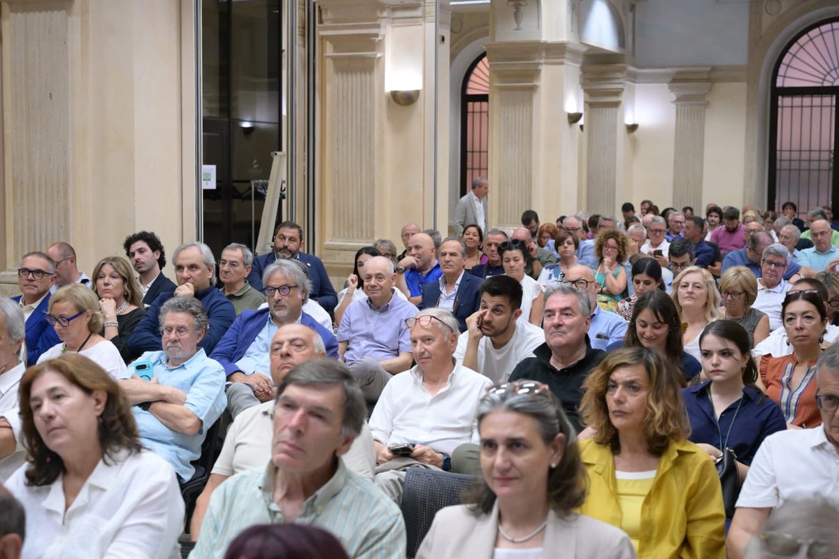 CislNazionale's tweet photo. #DanielaFumarola alla presentazione del Report 2026 sulla contrattazione sociale: «La crescita economica è importante. Ma per "produrre benessere" non basta crescere. Bisogna capire "come" si cresce, "per chi" si cresce, con quali priorità, qualità delle relazioni, attenzione alle persone. E in particolare alle persone fragili, alle famiglie, agli anziani, come anche ai giovani, ai lavoratori, alle comunità. La contrattazione sociale serve a questo: a impedire che la "crescita" resti una parola astratta, e diventi invece vero sviluppo.»
#CISL #ContrattazioneSociale #RapportoContrattazioneSociale2026 @FnpCisl