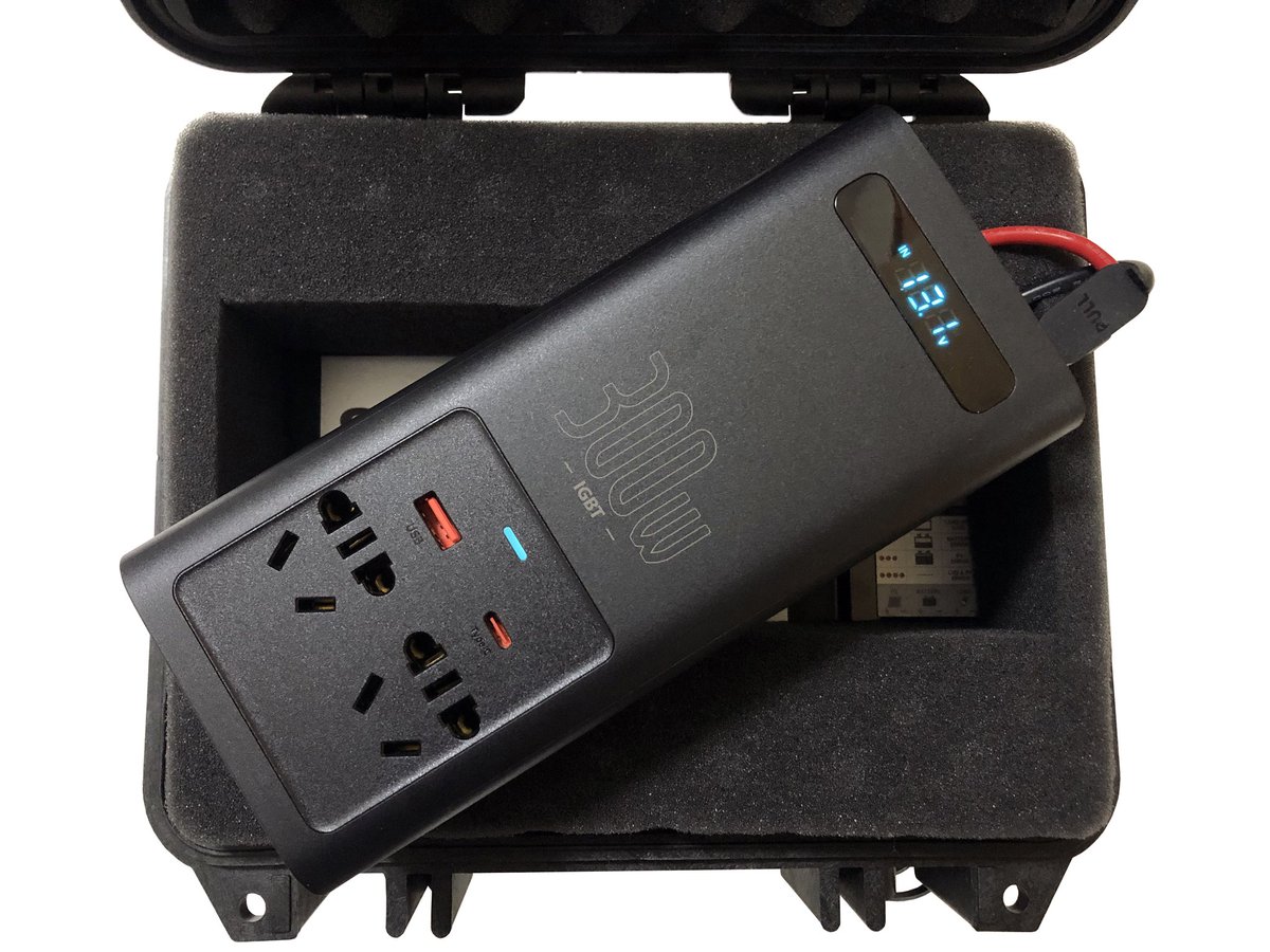 solargear_offcl's tweet photo. 「ソーラーギアSG12-M50SPM-B30LIM-AC220V」 

50Wフレキシブル型単結晶太陽光パネル、AC充電器、384Whリン酸鉄リチウム電池、300W AC220V正弦波インバーターを備えた、防水・防塵仕様の汎用可搬型太陽光発電システムです。

価格：98,800円（税込み）

https://t.co/h4lSumCHF8 #ポータブル電源 https://t.co/WIzvNEnJGh