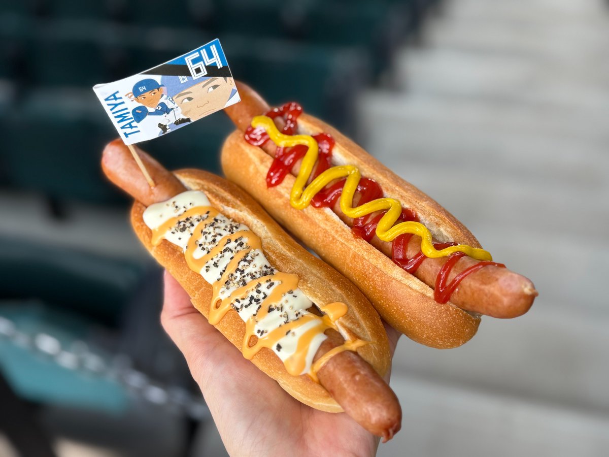 PacificleagueTV's tweet photo. ／
#パ・リーググルメ部 🍴
＼

定番のケチャップ＆マスタード、2種類の濃厚チーズも！
シャウエッセン®のホットドッグ🌭

https://t.co/mctpDTIYx3

#lovefighters #パ・リーグインサイト https://t.co/CjxxJFruWv