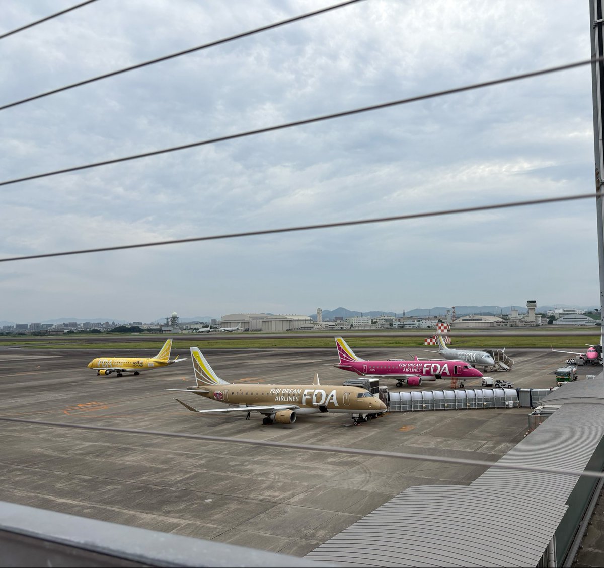 mona3735's tweet photo. 最近妹と旅行することが多いのだけれど1番安心できるのは自分の機嫌は自分で取れてポジティブ思考で変な文句は言わないと言うところ。過去友人と旅行した時は気疲れもあったのにそれがなくてストレスがない！先日も多少のやらかしをしつつ楽しく旅行して来られた！ #FDA #名古屋空港 #いわて花巻空港 https://t.co/AutE4ANgh9