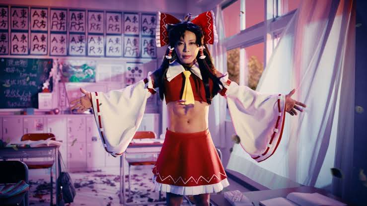 MACD455229's tweet photo. そうですよね！
あんな格好に止まるどころか、めちゃくちゃ綺麗な女装までできる奴が、まともに歌えるわけないですよね！ https://t.co/dhymNWmrSe
