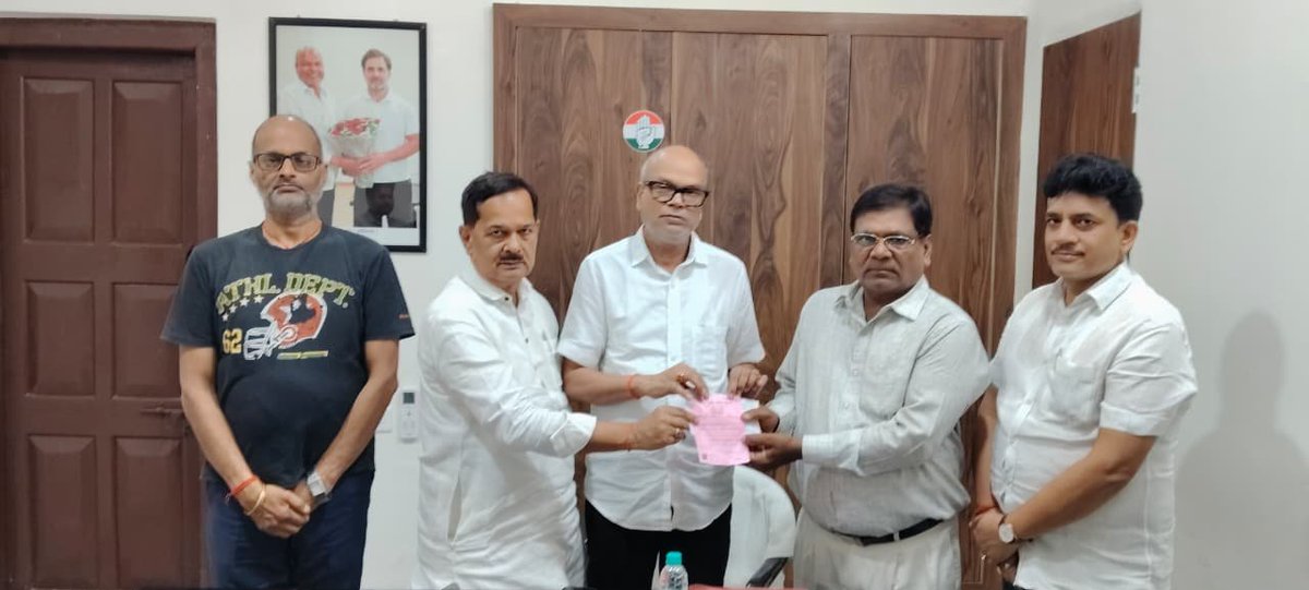 INCBihar's tweet photo. आज प्रदेश कांग्रेस मुख्यालय में प्रदेश कांग्रेस अध्यक्ष श्री @rajeshkrinc जी की उपस्थिति में दानापुर निवासी श्री अशोक कुमार जी ने कांग्रेस पार्टी की सदस्यता ग्रहण किया। https://t.co/cplXqyZW9L