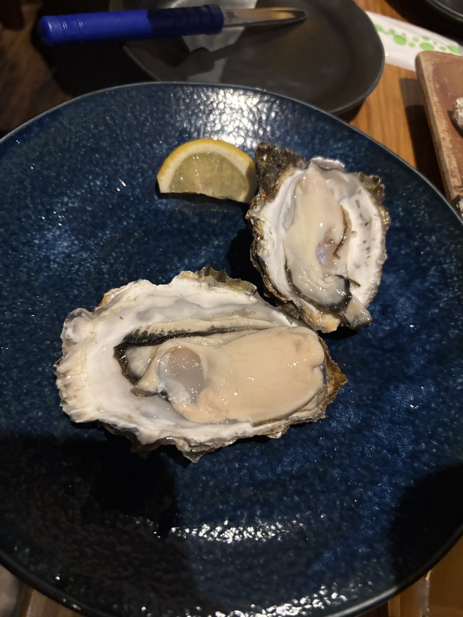 tone_spl's tweet photo. 初めてのカキ🦪めちゃくちゃ美味しかったー！
一生分食べて腹壊さないか心配 https://t.co/xAHw2V5oE1