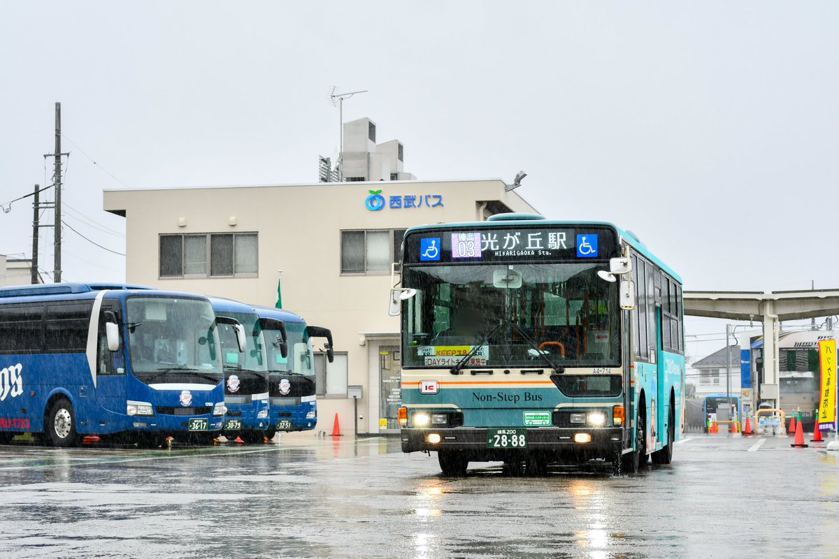 nerima_787104's tweet photo. 西武バス練馬営業所A4-714運用離脱
練馬200か2888（QKG-MP37FK）
元出川ラッピングの714号車が運用離脱に…。　

成吉線移管で石荻線以外にも再び顔を出すようになった矢先離脱に
これにより、練馬生え抜きのMP37は700号車を残すのみとなりました。 https://t.co/1Kv0Ti40D2