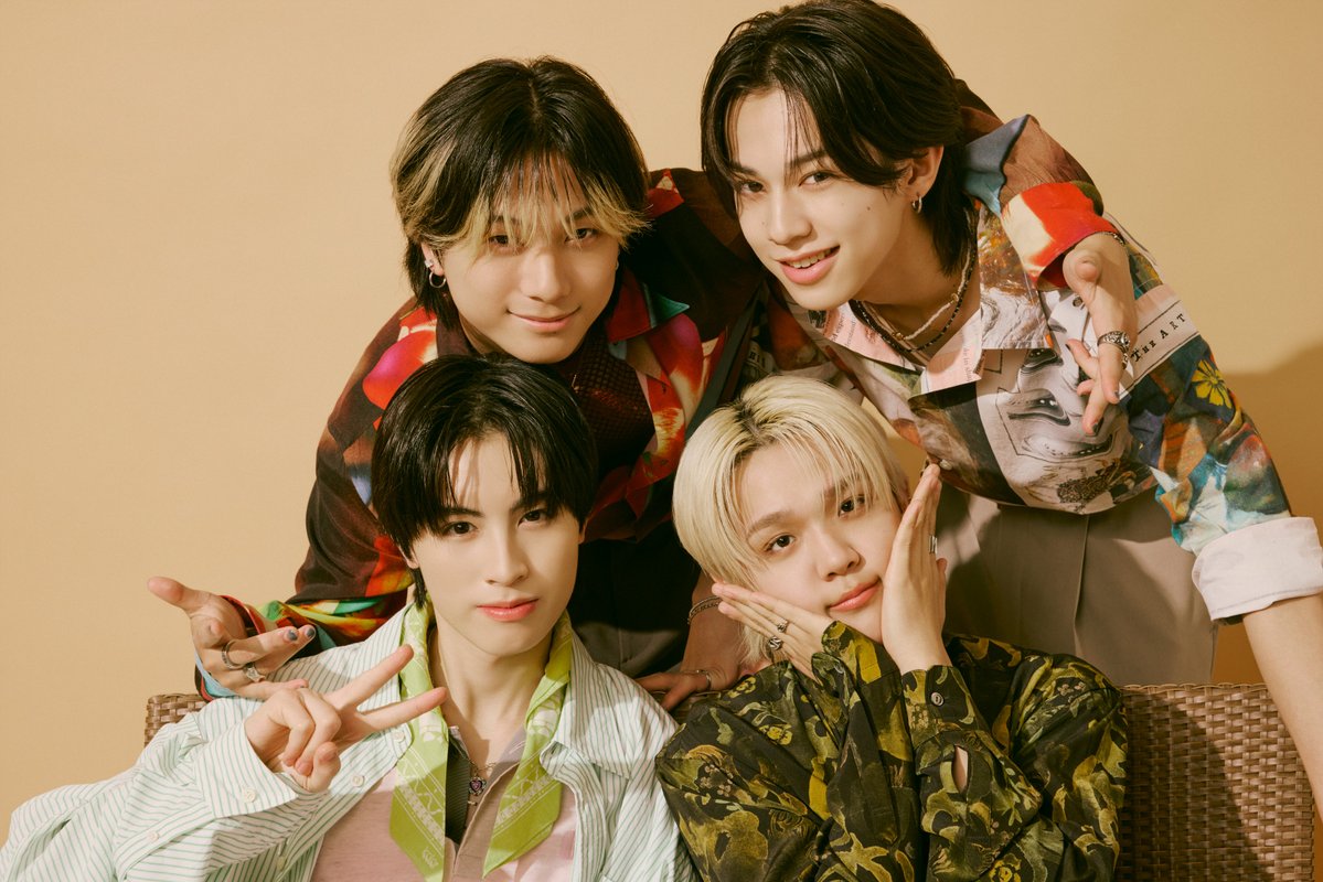 LIL_LEAGUE_'s tweet photo. ［📖掲載情報］

「BOYS ぴあ」に
LIL LEAGUE×BUS(NEX＆AA)が夢のコラボ✨

国境を越えて意気投合した8人の、
まさかの“結婚観”からタイでのホラーな裏話まで👻

皆様ぜひご覧ください👀
https://t.co/GxNC2XTETr

@NxNattakit
@aa_ashirakorn
@BUS_SONRAY
@boys__pia

#NEXnattakit #AAashirakorn
#LILxNEXxAA_LOCA #初夏LOCA
#LILLEAGUE
