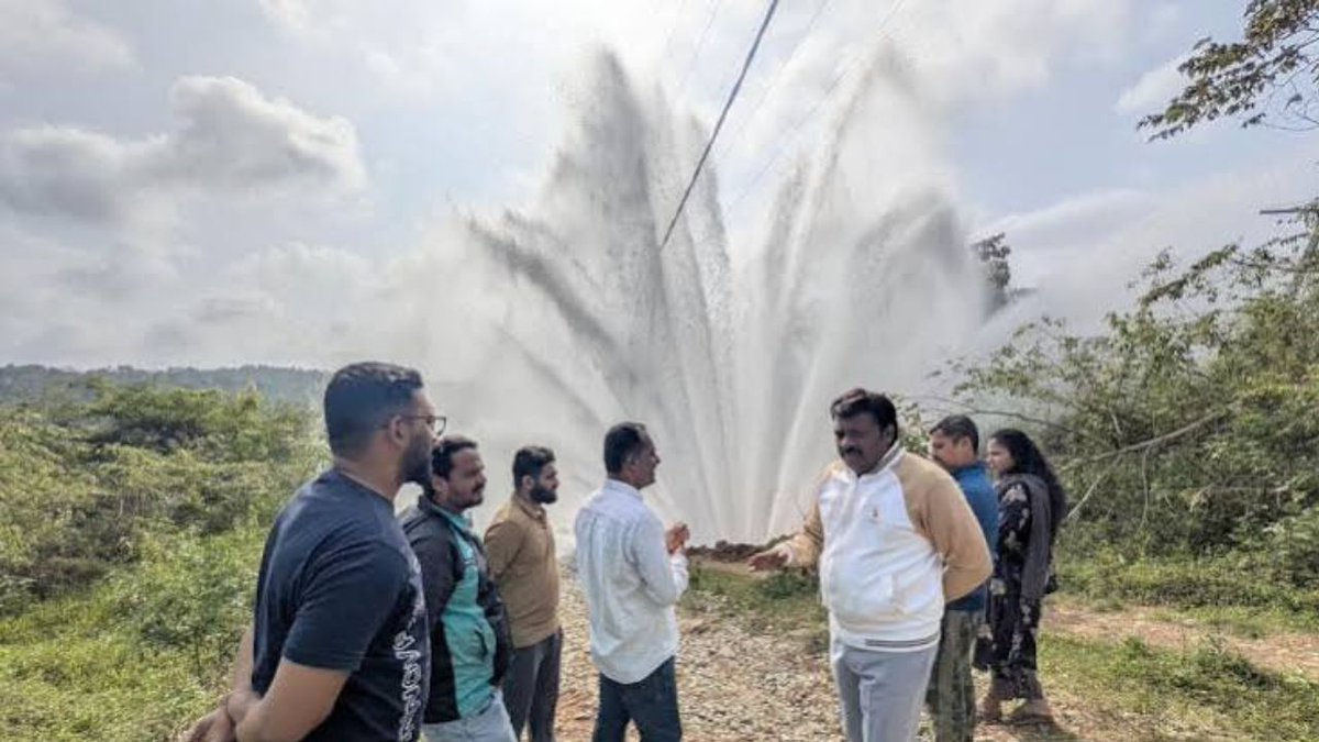 AsianetNewsSN's tweet photo. ಕಳಪೆ ಕಾಮಗಾರಿ, ಬರದ ನಡುವೆ ಎತ್ತಿನಹೊಳೆ ಪೈಪ್ಲೈನ್ ಒಡೆದು 8 ಕೋಟಿ ಲೀಟರ್ ನೀರು ಪೋಲು!
Click The Link: https://t.co/W22D59rb8Z
#YettinaholeProject #Sakleshpur #WaterWastage #SubstandardWork #KarnatakaInfrastructure #VJNL #Hassan