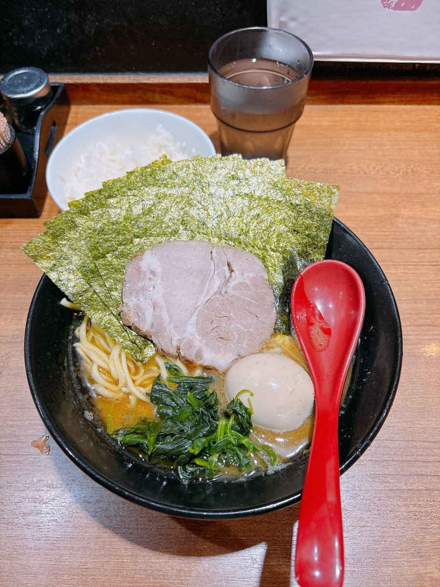xx0_0xxgb1122's tweet photo. キャンさんのコラボのスタジオと鬼龍院さんのクライシスのが同じスタジオだし
ちょっと行くとラーメン屋さんにサインある
【地図】
https://t.co/8Oeg8Po7XM https://t.co/0jlBb8AlqQ