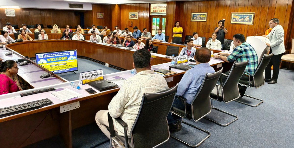 csiriiim's tweet photo. CSIR-Indian Institute of Integrative Medicine (CSIR-IIIM), Jammu today inaugurated the Three-Day Hands-on Training Programme on Natural Products Isolation & Characterization under the CSIR-Integrated Skill Initiative.

The programme was inaugurated by Dr. Zabeer Ahmed, Director, CSIR-IIIM Jammu, who encouraged the participants to harness India's rich biodiversity for innovation, drug discovery, and entrepreneurship. He highlighted the importance of skill development, research excellence, and nurturing young scientific talent.

A total of 30 participants from diverse scientific disciplines are taking part in the three-day programme, which combines expert lectures with intensive hands-on laboratory training in modern techniques of extraction, isolation, chromatographic separation, and characterization of natural products.

#CSIR #CSIRIIIM #IIIMJammu #SkillDevelopment #CSIRIntegratedSkillInitiative #NaturalProducts #DrugDiscovery #Innovation #Research #Biotechnology #Phytochemistry #Jammu #ScienceForSociety