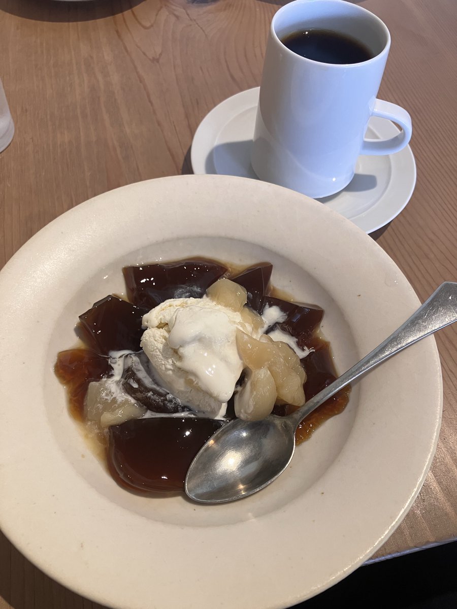 deminator250v's tweet photo. コーヒー、飲むかい https://t.co/4NQ5VVnIBU