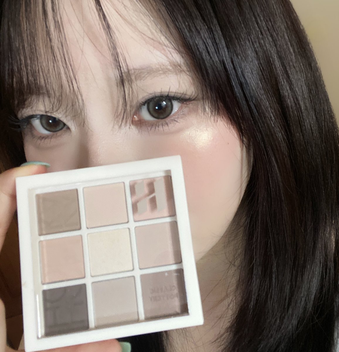 coco__makeup's tweet photo. 【PR】ホリカホリカ(@JP_HolikaHolika )
マイフェイブムードアイシャドウパレットのCLASSIC POTTERYを使ってメイクしてみたよ🥞♡
オールマットのニュートラルパレットで流行りのベージュメイクにぴったりでした🫶🏻 https://t.co/PhgjhB8aBS