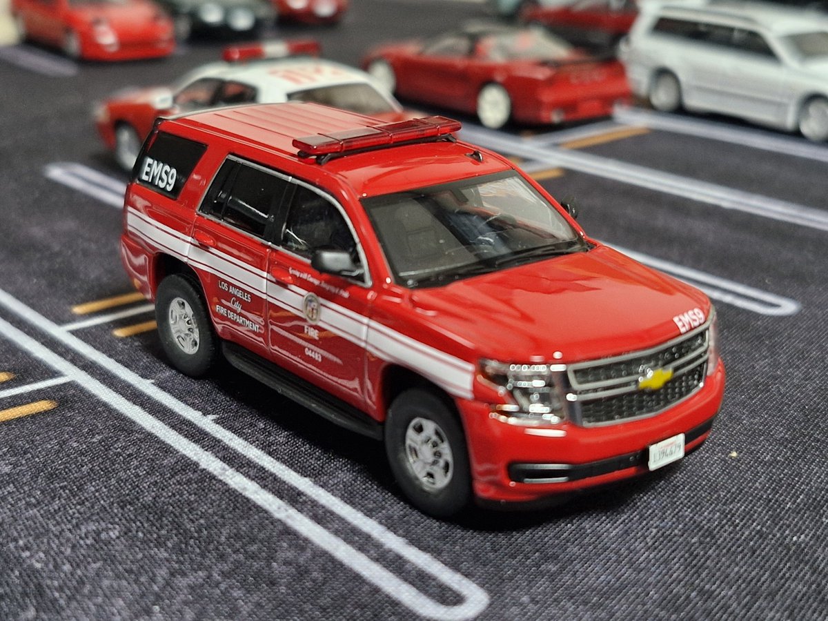 Ookura_YukinoV1's tweet photo. 596 Model 2016年式シボレー・タホ・ロサンゼルス消防EMSユニット9車両🚒
ロサンゼルス消防EMS SUV車で、とてもかっこいいクオリティだね✨
#596model
#Chevrolet
#LAFD https://t.co/DFzqjAKJcA