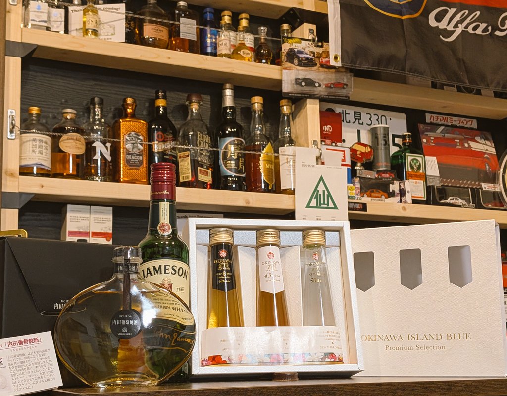 cnoth3's tweet photo. 🥃GARAGE BAR CNOTH🍸️
今週のニューカマーを紹介

日本初の国産グラッパ〜内田葡萄焼酒〜
久々のアイリッシュ〜ジェムソン〜
初めて飲んだのは札幌だった〜沖縄アイランドブルー飲み比べセット〜 https://t.co/ZoT8hkhkcX