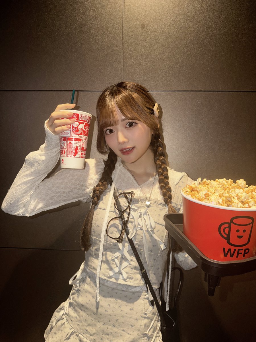 momo_karatea's tweet photo. 映画、なにみるー？🍿♡ https://t.co/ySehkUtd7N