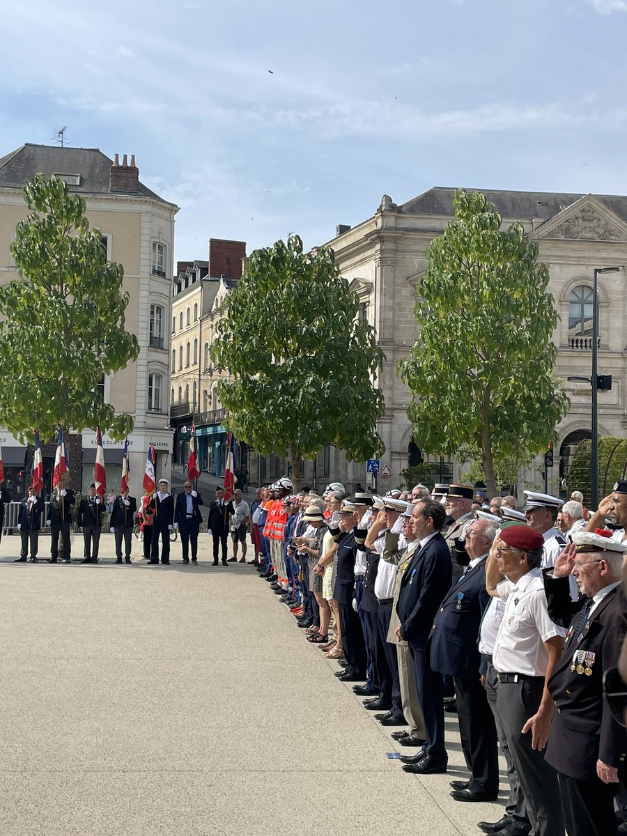 AMF_53's tweet photo. #FêteNationale 🇫🇷 @BalandraudJoel Président @AMF_53 et Vice-Président @l_amf s’est vu remettre ce matin les insignes de Chevalier dans l’Ordre national du Mérite par @NadegeBaptista @Prefet53 lors de la cérémonie du #14juillet 🏅🙏@FrancoiseGatel @MagGaspari @PresidentAmf https://t.co/CdIM6HWlgV